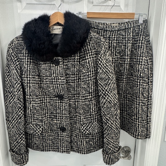 Beautiful Vintage Harrods of London Tweed Wool Suit, Size 4 - Picture 1 of 8